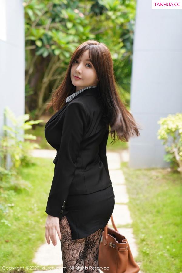 黄米妮  米妮大萌萌 [XiuRen]高清写真图 2020.11.02 No.2725 糯美子第23张图片